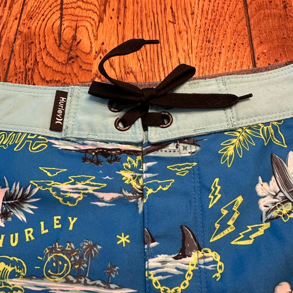 Boys Hurley Tropical Print Blue Board Shorts Sz 10 - Picture 2 of 5